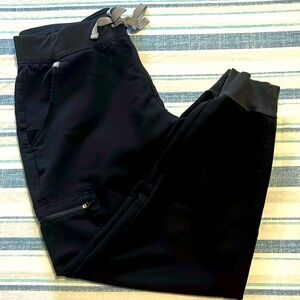 Figs Black Zamora Jogger scrub pants. Medium Petite